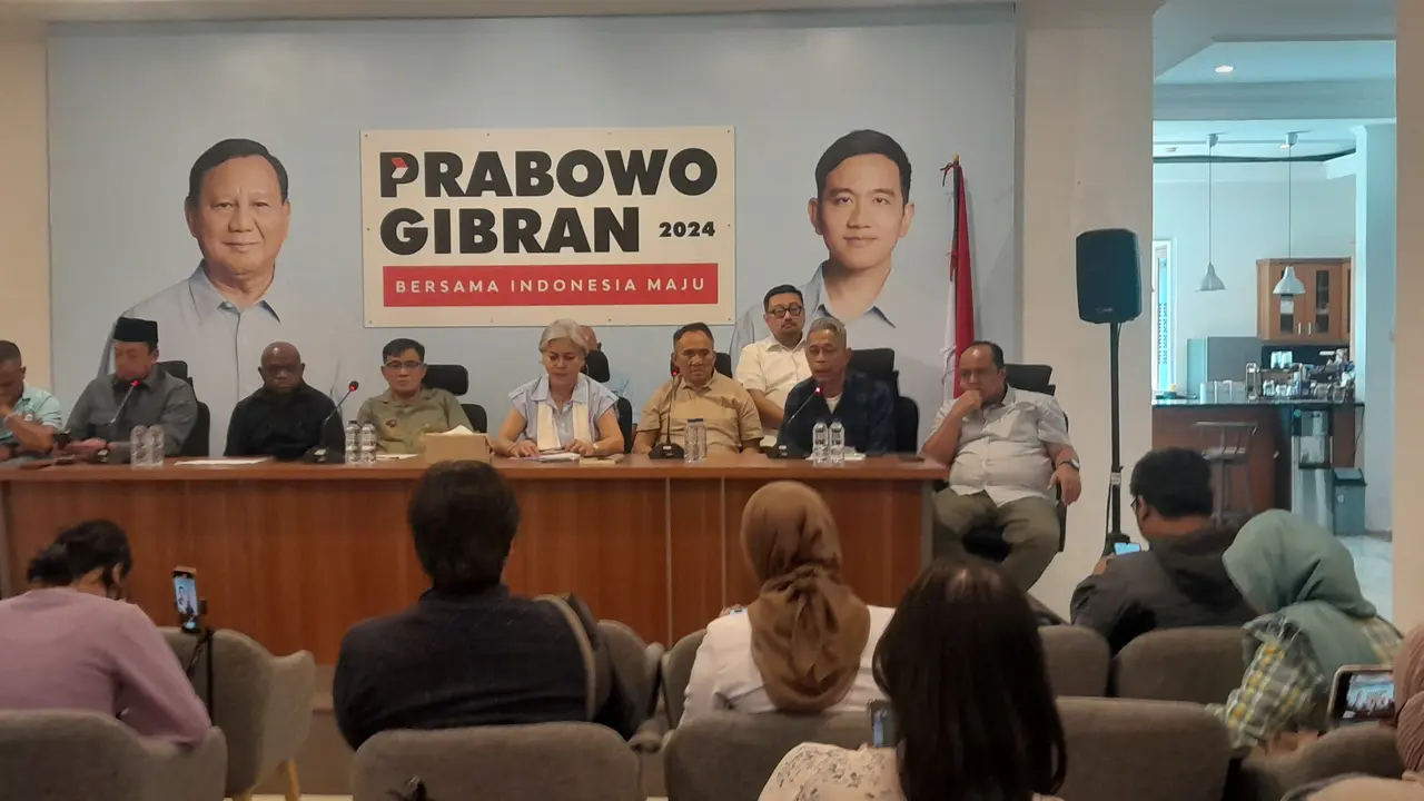 Tim Kampanye Nasional (TKN) Prabowo Subianto-Gibran Rakabuming Raka mengumpulkan sejumlah aktivis 98 jelang debat capres-cawapres, Senin (11/12/2023). (Liputan6.com/Ady Anugrahadi)