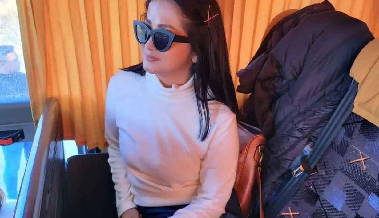 Lahir di tahun 1964, tahun ini Anna Maria Marten menginjak usia 59 tahun. Namun, pesona ayunya awet luar biasa. Tak ada yang menyangkal bahwa aura cantik Anna Maria masih terpancar sempurna. Foto: Instagram.