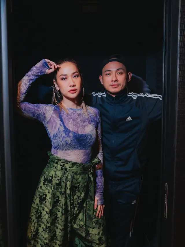 Gaya Bucin Romantis Bunga Citra Lestari dan Tiko Aryawardhana Selama Setahun Menikah, Dari Berwastra hingga Berbusana Muslim