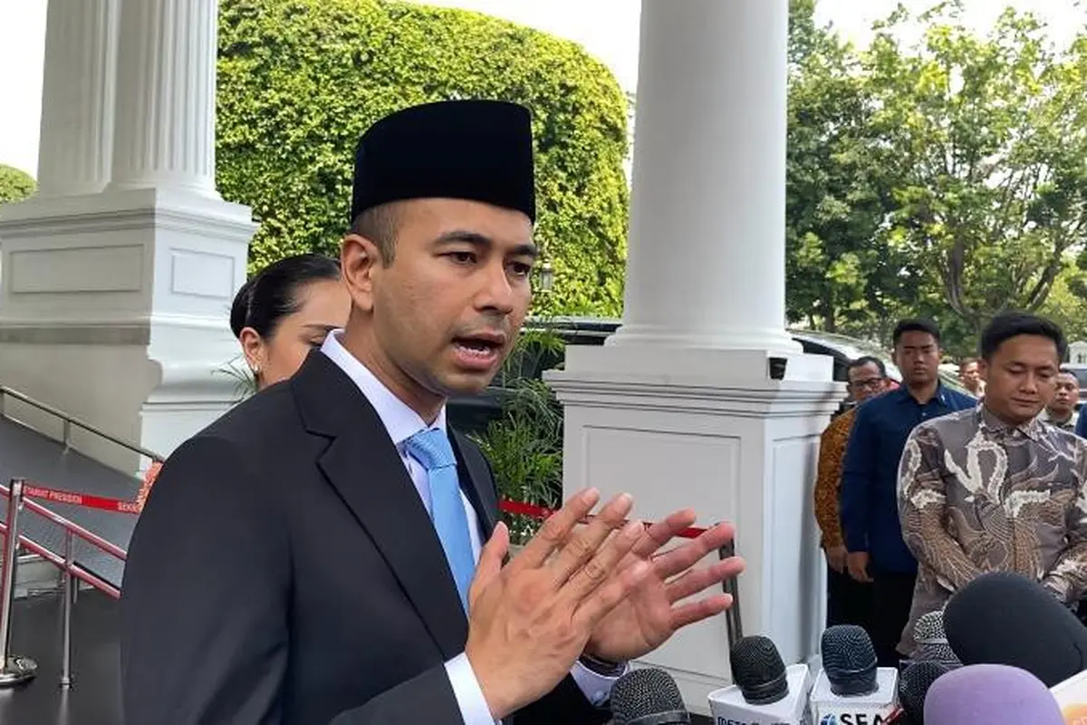 Raffi Ahmad usai dilantik Presiden Prabowo Subianto menjadi Utusan Khusus Presiden bidang Pembinaan Generasi Muda dan Pekerja Seni di Istana Negara, Jakarta, Selasa (22/10/2024). (Merdeka.com/Muhammad Genantan Saputra)