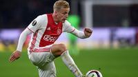 Gelandang Ajax asal Belanda, Donny van de Beek. (AFP/Patrik Stollarz)