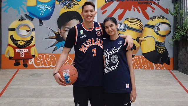 [Bintang] Daniel Wenas dan Mikha Tambayong