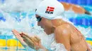 Atlet wanita Denmark, Rikke Moller Pedersen  beraksi dalam  lomba renang wanita 100 m gaya dada di Aquatics World Champions, Kazan, Rusia, Senin (3/8/2015). Kejuaraan Aquatics Dunia ini diadakan setiap dua tahun sekali. (REUTERS/Hannibal Hanschke)  