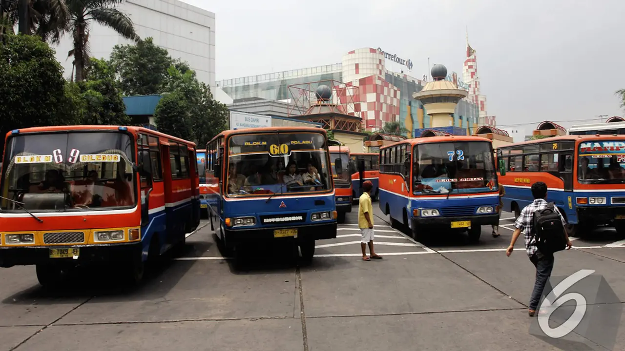 Angkutan Umum Tua Tak Boleh Jalan di Jakarta