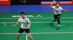 Mohammad Ahsan/Hendra Setiawan berhasil menumbangkan perlawanan wakil Australia, Pramudya Kusumawardan/Andika Ramadiansyah dua set langsung (21-14, 21-17). (Saeed KHAN/AFP)