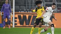 Kevin Diks mendapatkan nilai tertinggi saat Borussia Monchengladbach menelan kekalahan 0-2 dari Borussia Dortmund pada laga pekan ke-15 Bundesliga di Signal Iduna Park, Sabtu (20/12/2025) dini hari WIB. (AFP/UWE KRAFT)
