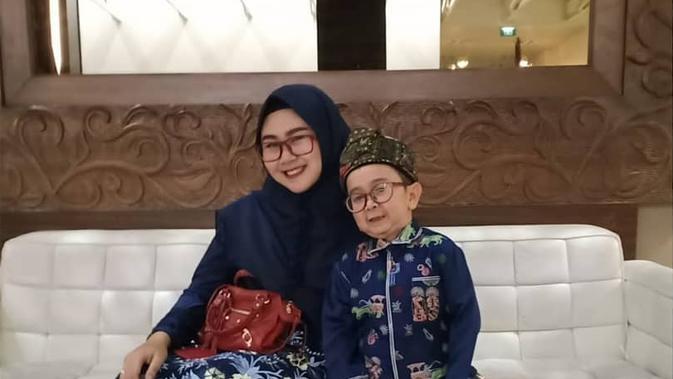 Daus Mini dan istri Shelvia Hana Wijaya (Sumber: Instagram/dausminiasli)