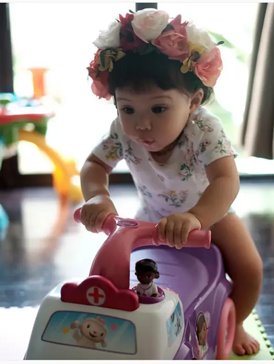 "Puji Tuhan jadi membawa rezeki juga buat kita. Mama papanya malah kalah sama Gempi. Kemarin diendorse juga dari popok," ujar Gisel di Jakarta pada Januari silam. (Instagram/@gisel_la)