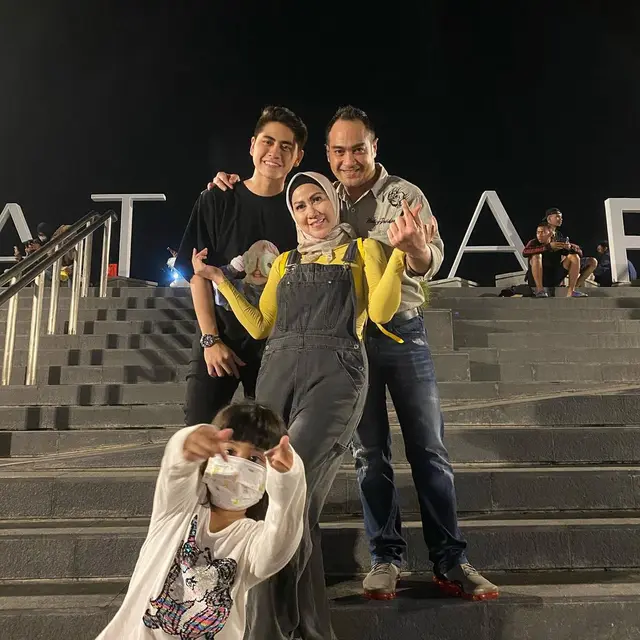 Calon Ayah Sambung, Ini 6 Potret Kedekatan Athalla Naufal dan Ferry Irawan