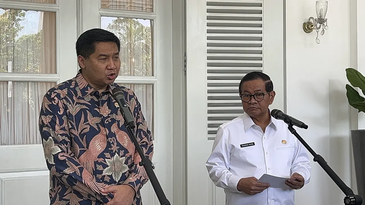 Menteri Perumahan dan Kawasan Permukiman (PKP) Maruarar Sirait dalam konferensi pers usai acara sosialisasi Kredit Program Perumahan (KPP) di Balai Kota Jakarta, Rabu (10/9/2025)