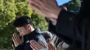 Setiap tahun, jutaan orang berkumpul di tempat-tempat suci di seluruh negeri untuk berdoa memohon keberuntungan, kesehatan, dan kebahagiaan. (Richard A. Brooks/AFP)