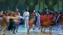Penari Balet dari "Ballet Sumber Cipta" mementaskan pergelaran tari bertajuk "The Nutcraker in Jazz" di Graha Bakti Budaya, Jakarta, (19/12). Acara ini di pentaskan untuk umum dari tanggal 19 sampai 20 desember 2015.(Liputan6.com/JohanTallo)