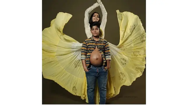 Viral Pasangan Transgender Melahirkan, 6 Potret Maternity Shoot-nya Curi Perhatian