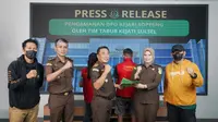 Tim Tangkap Buronan Kejaksaan Tinggi Sulawesi Selatan mengamankan sepasang kekasih yang terjerat kasus tindak pidana zina.
