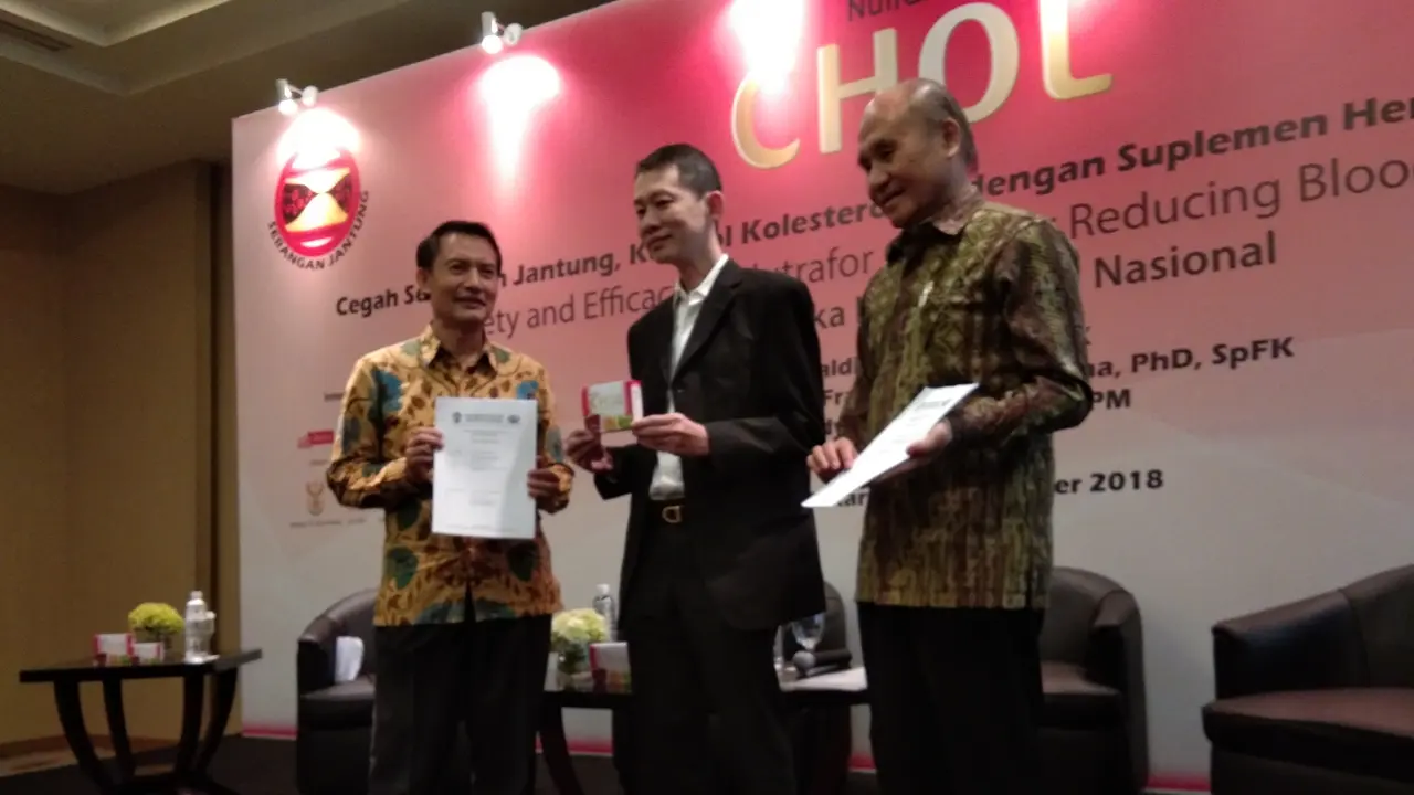 Studi yang dilakukan Clinical Research Support Unit (CSRU) Fakultas Kedokteran Universitas Indonesia menunjukkan konsumsi suplemen herbal Nutrafor CHOL menurunkan koleseterol tinggi. (Foto: Liputan6.com/Giovani Dio)