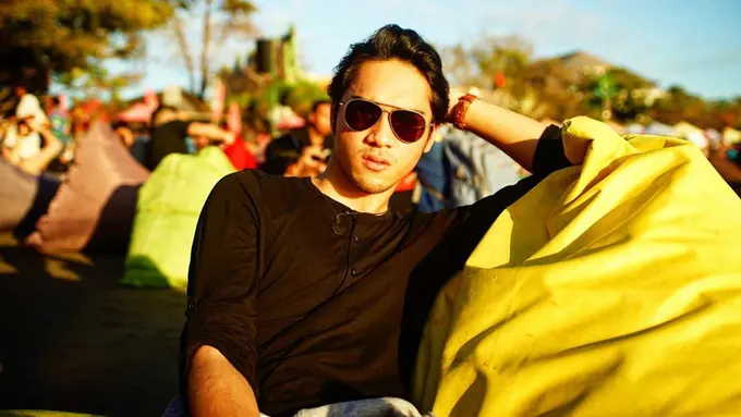 FOTO: Gaya Kece Achmad Megantara, Pemeran Bima di KKN Desa Penari