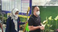 Penyidik Satreskrim Polres Metro Jaksel melimpahkan berkas perkara dugaan Kekerasan Dalam Rumah Tangga (KDRT) dengan tersangka Raden Indrajana Sofiandi alias RIS ke Kejaksaan Negeri Jakarta Selatan, Selasa (21/3/2023). (Foto: Ady Anugrahadi/Liputan6.com)