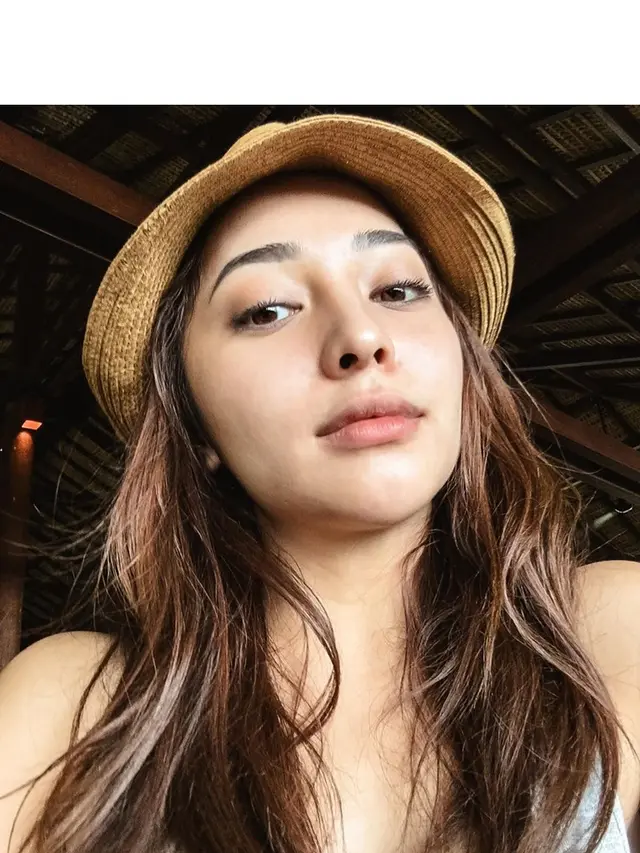 7 Potret Nikita Willy Tanpa Makeup, Tetap Cantik dan Memesona
