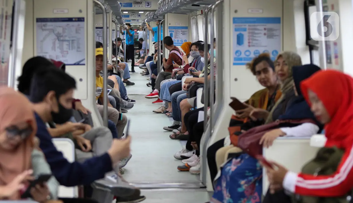 Jumlah rangkaian kereta yang beroperasi ada sebanyak 27 trainset dengan 434 perjalanan dalam satu hari. (Liputan6.com/Herman Zakharia)