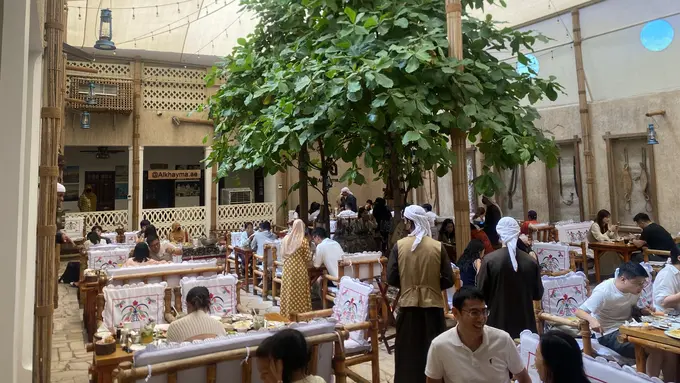 Suasana resto  Al Khayma di Dubai. [Anisha/Fimela]