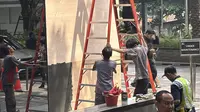Mobil Tabrak Kaca Gedung di SCBD, Pengunjung Sempat Heboh