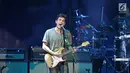 Penyanyi asal Amerika Serikat, John Mayer menghibur penggemarnya saat konser bertajuk John Mayer Asia Tour 2019 di ICE BSD City, Tangerang, Jumat (5/4/2019) malam. John Mayer membuka penampilannya lewat lagu "Belief" dalam konser perdananya di Indonesia . (Fimela.com/Bambang E. Ros)