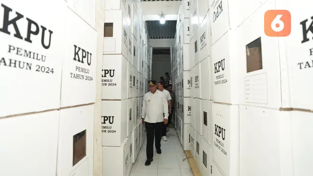 Pj Gubernur Sulsel Bahtiar Baharuddin pantau kesiapan pemilu di Sidrap (Liputan6.com/Fauzan)