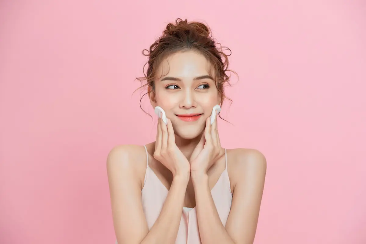 Bye Wajah Kusam Saat Pakai Masker, Micellar Water 10 Ribuan Ini Jawabannya