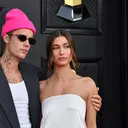 Intip Ruang Tamu Justin dan Hailey Bieber, Furnitur Sculptural Ciptakan Kesan Hangat