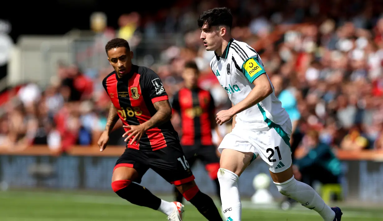 <p>Tino Livramento adalah salah satu talenta muda terbaik dari akademi Chelsea. Akan tetapi dengan minimnya peluang bermain di tim utama di bawah Tuchel, ia dijual ke Southampton pada 2021. (AFP/Adrian Dennis)</p>
