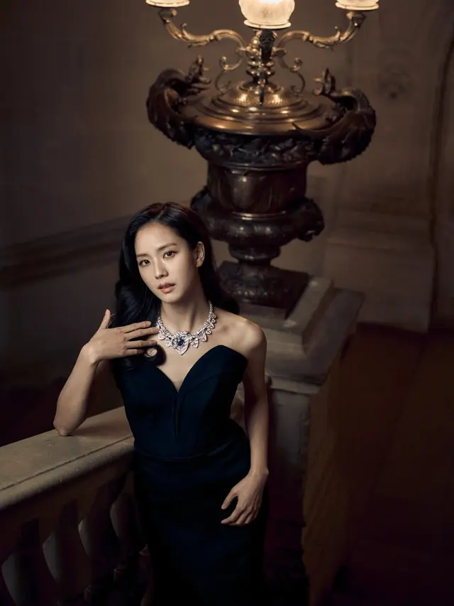 Adu Gaya Artis Pakai Perhiasan Cartier di Grand Diner du Louvre, Jisoo BLACKPINK hingga Gemma Chan