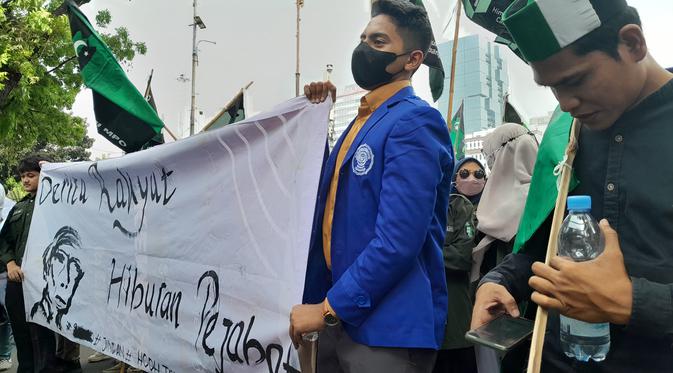 Massa HMI MPO menggelar demo tolak BBM naik di Patung Kuda, Jakarta. (Liputan6.com/Ady Anugrahadi)