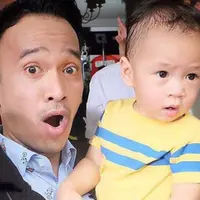Ruben Onsu gendong Rafathar Malik Ahmad (Instagram/@ruben_onsu)