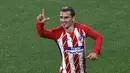 Striker Atletico Madrid, Antoine Griezmann, melakukan selebrasi usai mencetak gol ke gawang Marseille pada laga final Liga Europa di Stadion Groupama, Lyon, Kamis (17/5/2018). Atletico Madrid menang 3-0 atas Marseille. (AP/Christophe Ena)