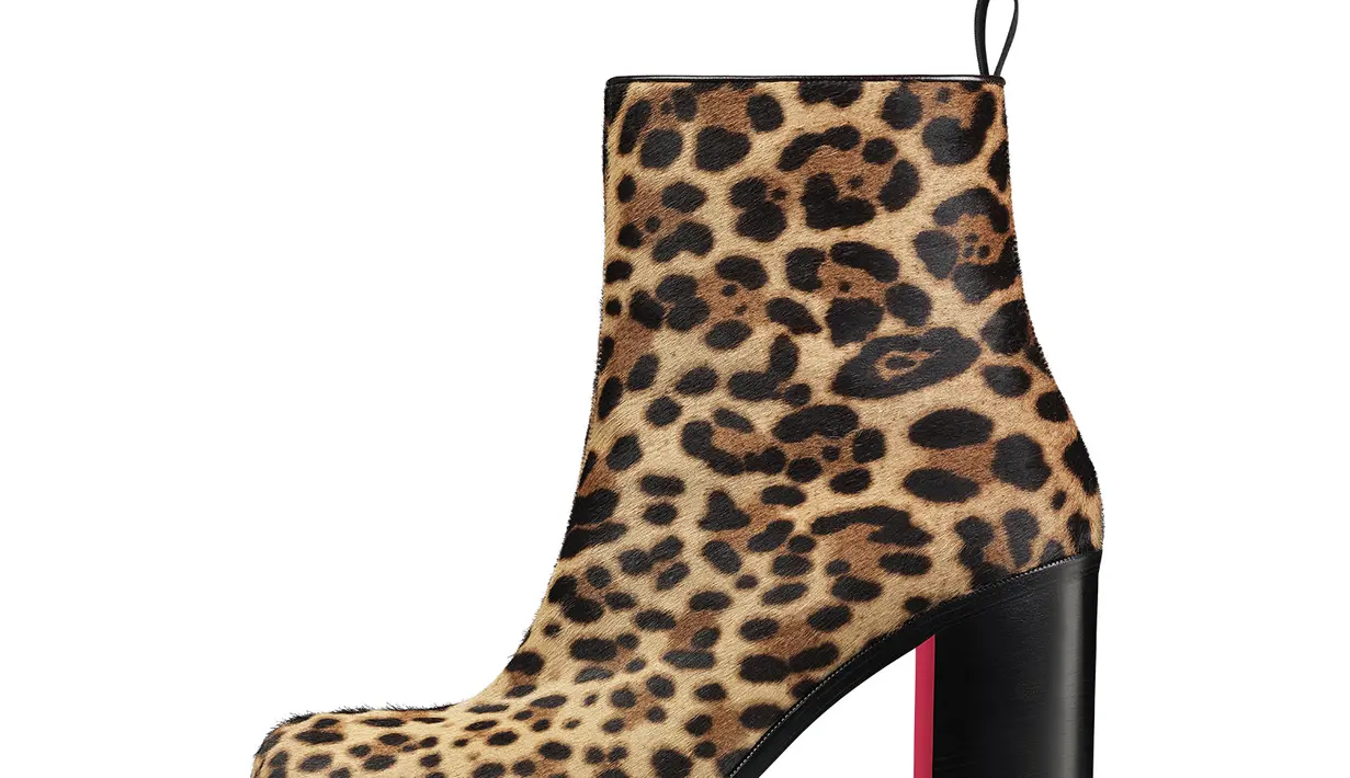 Ada juga koleksi kapsul Our Angel, aksesori genderless yang dirancang untuk merayakan kreativitas, keberanian, dan keaslian. (Foto: Christian Louboutin)