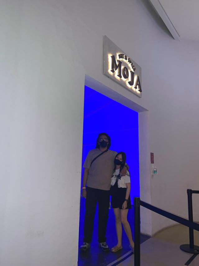 6 Potret Cewek Punya Pacar Tinggi Ini Curi Perhatian, Jadi Mudah Dirangkul