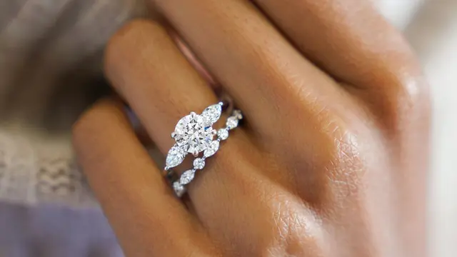 Model Cincin Tunangan Simple dan Elegan untuk Pria dan Wanita/brilliantearth.com