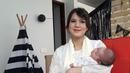 Bayi perempuan yang bernama Alita Naora Lawi ini memang belum genap berusia dua bulan, namun menurut sang ibu, anak perempuannya ini sudah menunjukkan perkembangan yang menggembirakan. (Nurwahyunan/Bintang.com)