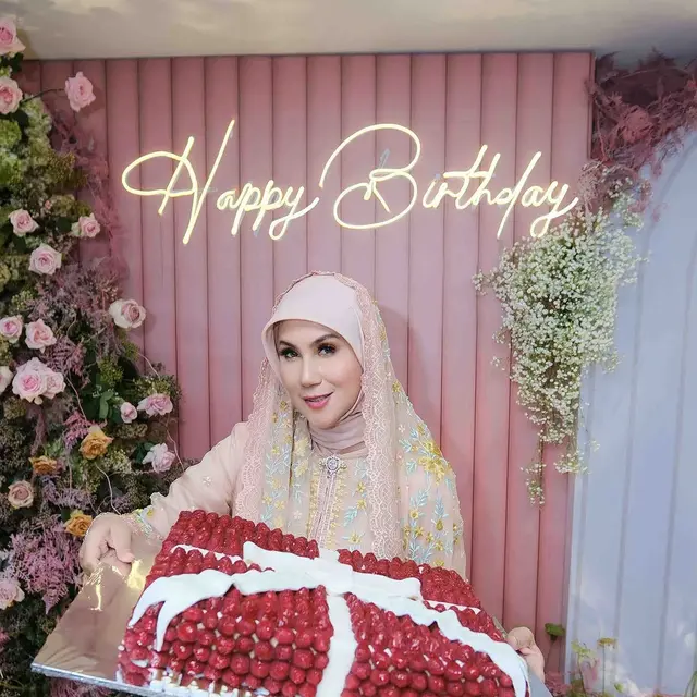 Potret 9 Artis Wanita Ulang Tahun di Bulan Ramadan 2025, Kumpul Bareng hingga Bukber