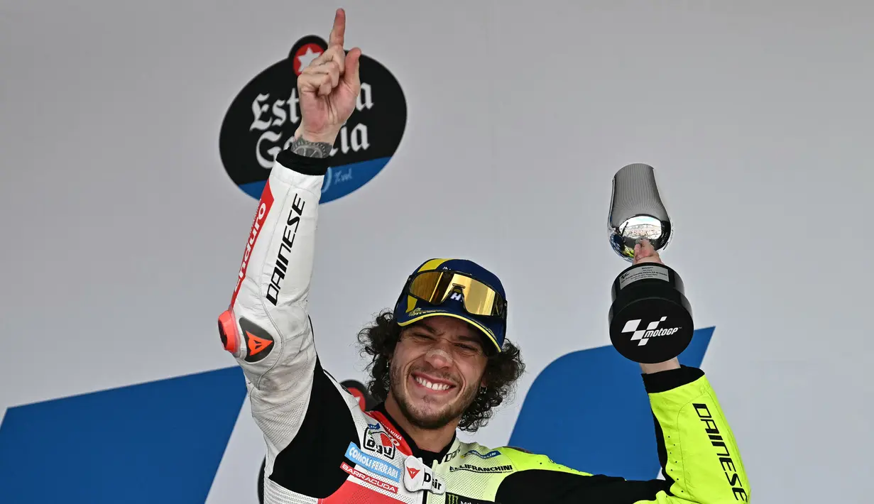 Sementara posisi ketiga diraih pembalap Ducati, Marco Bezzecchi. (JAVIER SORIANO/AFP)
