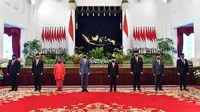 5 Menteri tampil pakai jas hitam, Tri Rismaharini pakai kebaya merah. (Sumber: Instagram/@sekretariat.kabinet)