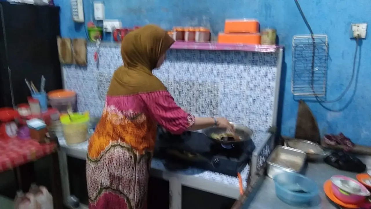 Ibu rumah tangga di Batam sulit dapat LPG 3 Kg di pangkalan dan agen. (Foto: Liputan6.com/Ajang Nurdin)