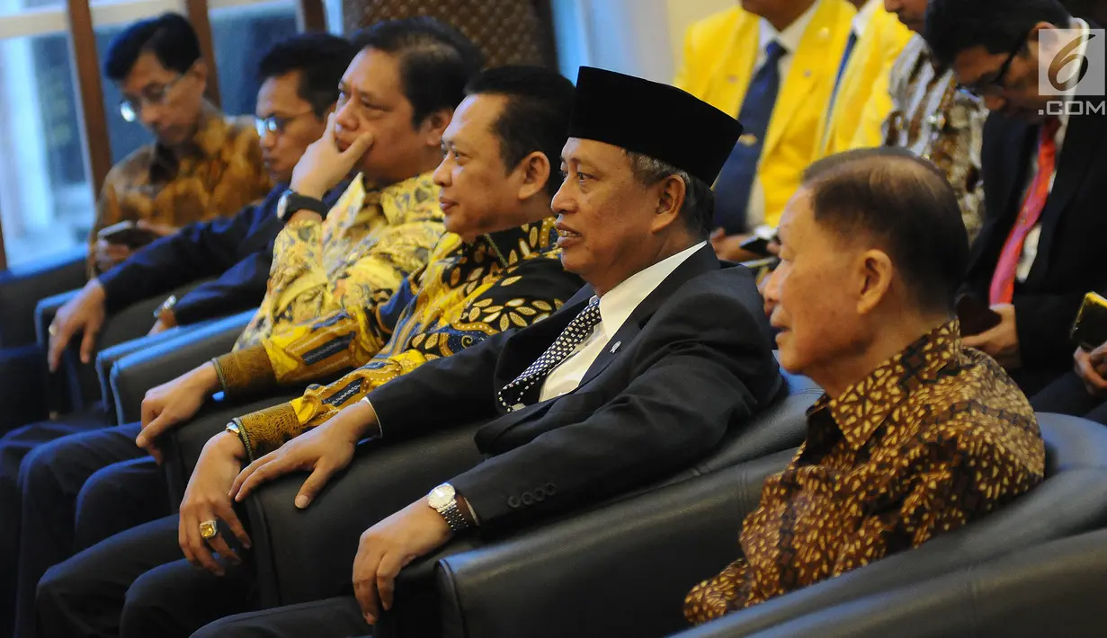 Menristekdikti Mohamad Nasir dan Ketua DPR Bambang Soesatyo menghadiri peresmian pembangunan kembali Gedung C FISIP Universitas Indonesia (UI) di Depok, Jawa Barat, Kamis (2/5/2019). Gedung tersebut diberi nama Mochtar Riady Social & Political Research Center. (Liputan6.com/Herman Zakharia)