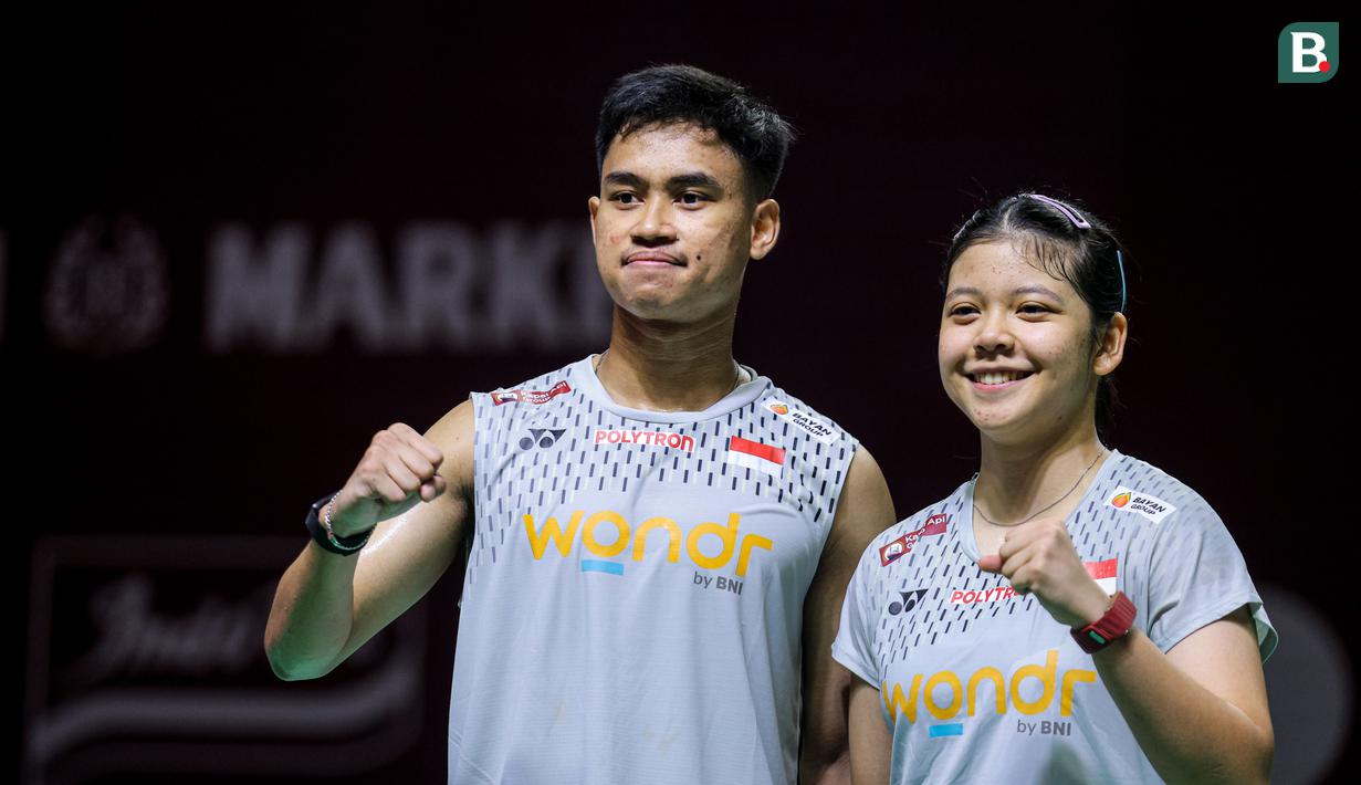 Pasangan ganda campuran Indonesia, Jafar Hidayatullah/Felisha Pasaribu berpose setelah menang atas wakil Korea Selatan, Kim Jae Hyeon/Jang Ha Jeong dalam babak 32 besar Indonesia Open 2026 di Istora Senayan, Jakarta, Rabu (03/06/2026). (Bola.com/Bagaskara Lazuardi)