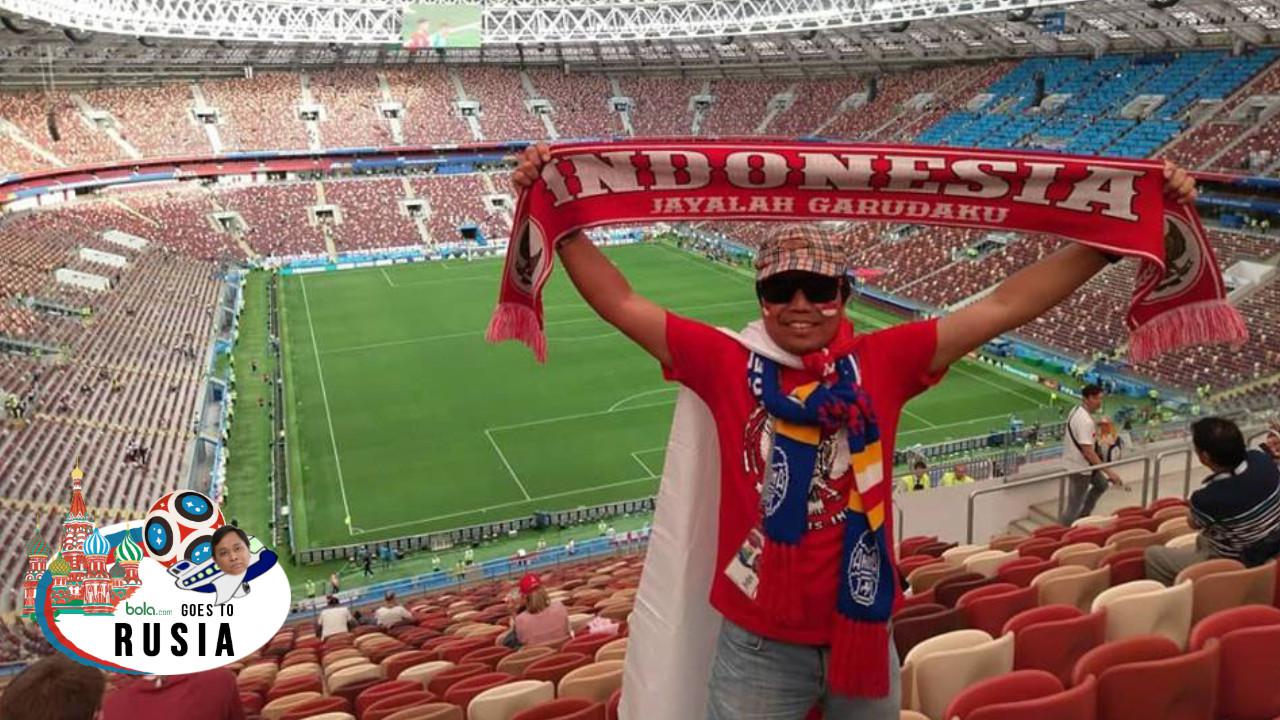 Suporter Indonesia di Stadion Luzhniki pada semifinal Piala Dunia 2018. (Bola.com/Dokumen Pribadi)