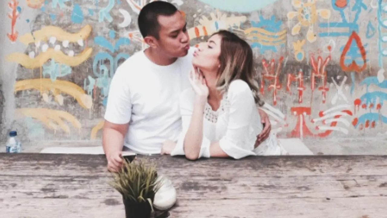 Oka Mahendra Putra dan Awkarin