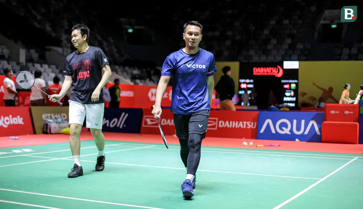 <p>Pebulu tangkis ganda putra Indonesia, Mohammad Ahsan (kanan) dan Hendra Setiawan saat berlatih menjelang turnamen Indonesia Masters 2025 di Istora Senayan, Jakarta, Senin (20/01/2025). (Bola.com/Bagaskara Lazuardi)</p>