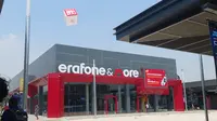 Erafone & More, Salah Satu Toko Andalan Erajaya Digital Complex, EDC, Pusat Retail Terluas dan Terbesar di Indonesia (Liputan6.com/M. Labib Fairuz Ibad)