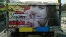 Artis FTV yang gambarnya dijadikan foto di bak truk adalah Prilly Latuconsina. (Source: Instagram.com/@bokongtruk.id)