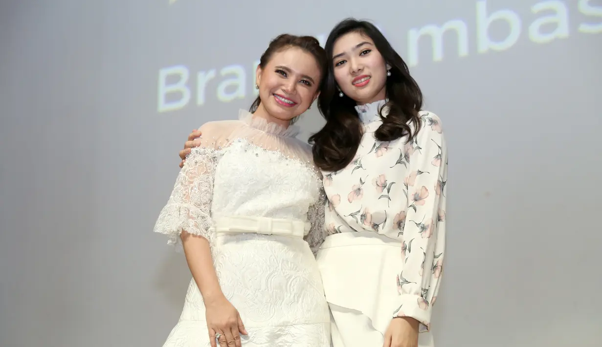 Setelah menyelesaikan sekolah musik klasik di Nanyang Academy of Fine Arts dan Royal Collage of Music, karier Isyana Sarasvati makin menjadi perbincangan. Apalagi, ia memiliki suara khas. (Adrian Putra/Bintang.com)